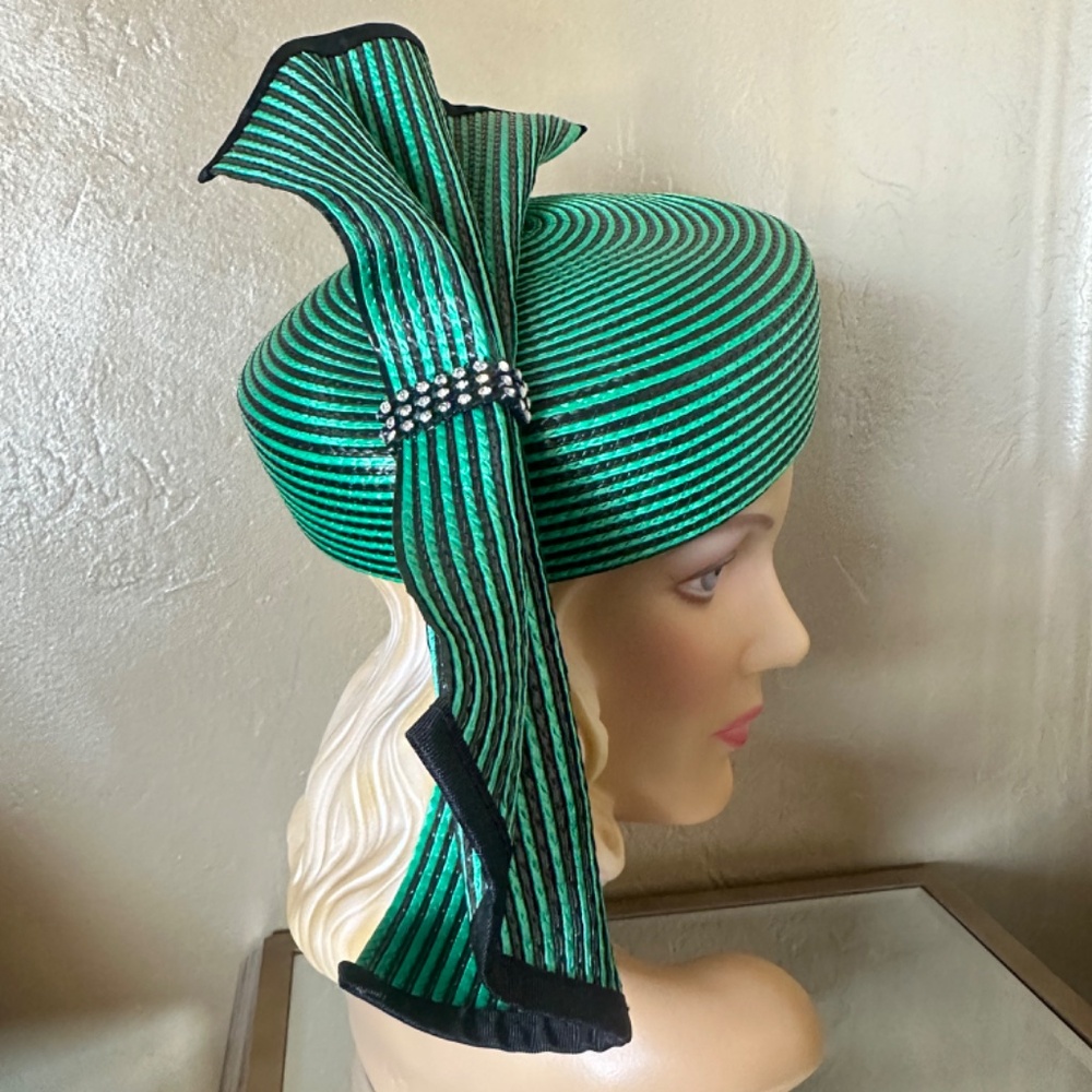 BEWITCHING 1960-70s' GREEN/BLACK STRIPED STRAW HAT WITH LARGE BOW/RHINESTONES - Picture 3 of 11